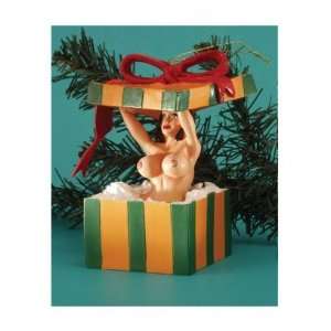  Gift box ornament