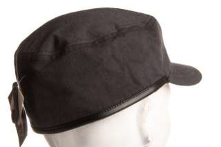 This is a mens Vans Fitted hat, it comes in size S/M.