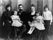 Photograph of Hemingway family in 1905, from left Marcelline, Sunny 