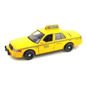  Ford Crown Victoria Checker Cab Company Car 1/24 Toys 
