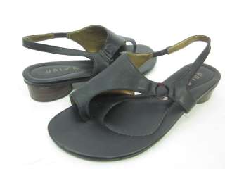 UNISA Black Leather Sandals Thongs Slingbacks Size 8  