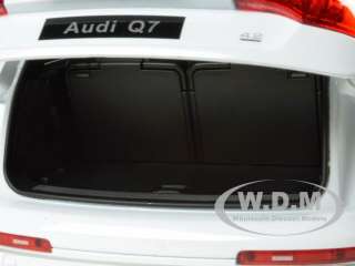 AUDI Q7 WHITE 118 DIECAST MODEL CAR BY WELLY 18032 DEFECTIVE 