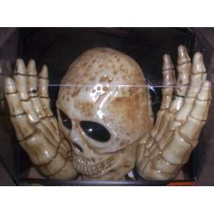    Lighted Skull & hands/3 Piece ground Buster 