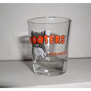  HOOTERS PARAMUS NEW JERSEY ONE OUNCE SHOT GLASS Kitchen 