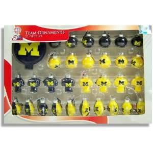 MICHIGAN WOLVERINES OFFICIAL LOGO BLOWN GLASS CHRISTMAS ORNAMENT 31 