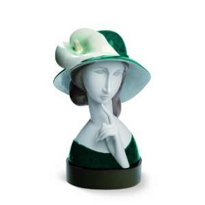  Lladro A Woman with Hat and Calla Lilly Figurine