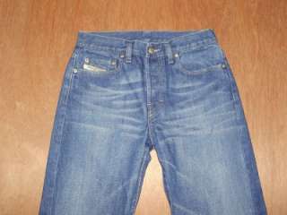 You are looking at very cute pair of Diesel Skint 727 jeans in 