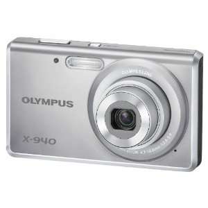   Camera with 4x Wide Angle Zoom and 2.7 inch LCD (Silver) Camera