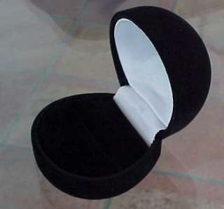   perfect BLACK Velvet ENGAGEMENT WEDDING RING rounded Gift Box  