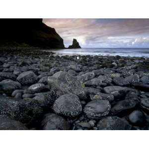  Black Boulder Rocks in Talisker Bay, Isle of Skye, Inner 