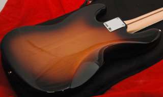 New Fender ® 70s Jazz Bass®, Rosewood Fretboard, 3 Color Sunburst 