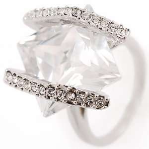  J Lo Style Clear Crystal Fashion Ring   size 8 Jewelry