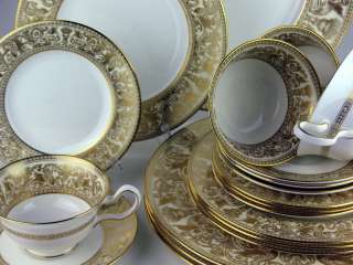 20 PIECE SET Wedgwood FLORENTINE GOLD W4220 4x5 PLACE SETTINGS various 