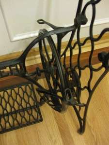   SINGER CAST IRON TREADLE SEWING MACHINE BASE EARLY 1900s  