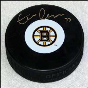 Zdeno Chara Autographed Boston Bruins Puck   Autographed NHL Pucks 