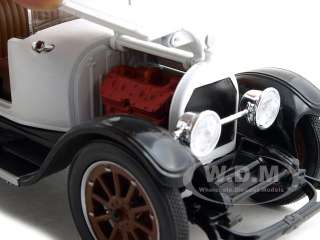   model of 1918 York Hoover Ambulance die cast car by Signature Models