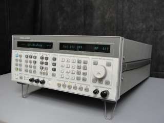 HP Agilent 8664A Synthesized Signal Generator + Opt 004  