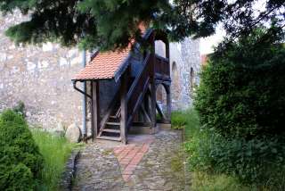   Haus am idyllischen Dorfplatz plus großer Obstgarten am Dorfrand