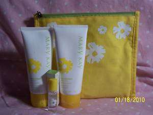 New Mary Kay Tropical Pineapple gift set w/ bag RV $30  