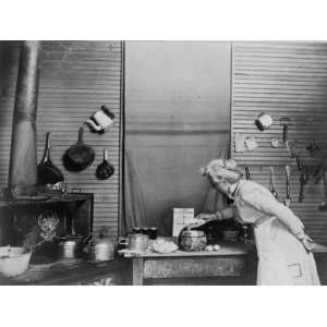  1910 photo Woman separating an egg. Modern cooking, no. 1 