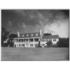 Photo Mrs. George F. Ryan, Vaucluse, residence in Portsmouth, Rhode 