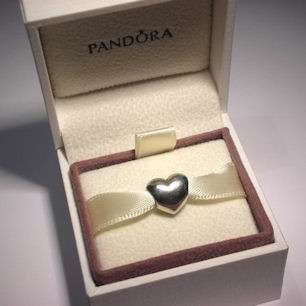 AUTHENTIC PANDORA Sterling Silver LOVE HEART Charm 790137  